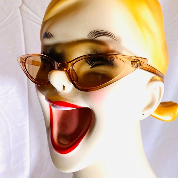 Wicked and fierce super extreme cat eye sunglasses in nude clear - Picture 2 of 3